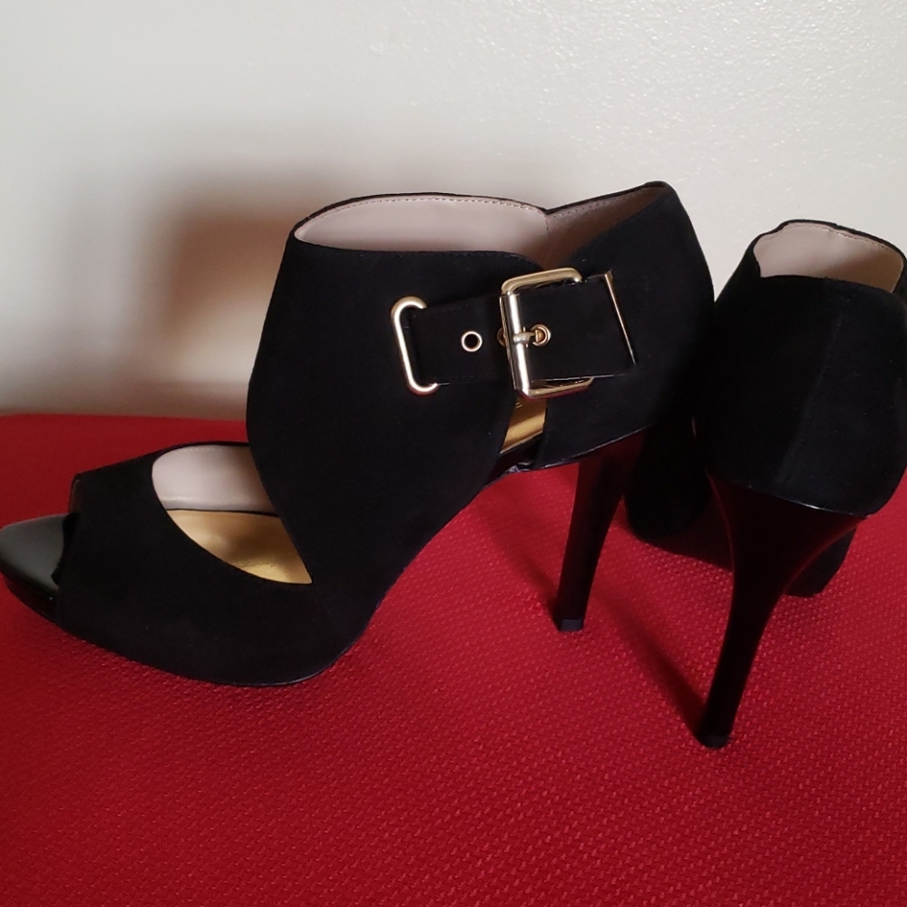 Heels - Picture 2 of 4